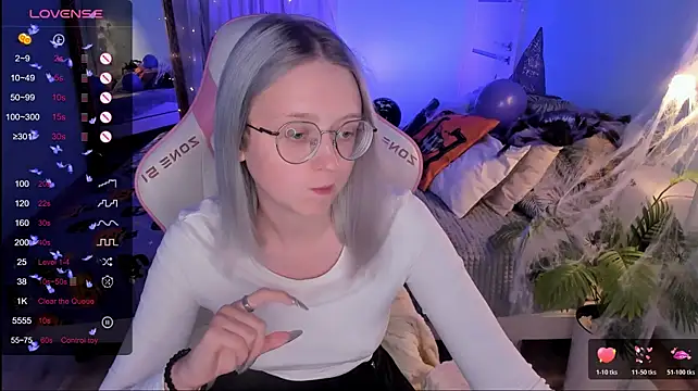 LunarGlow striptease webcam preview
