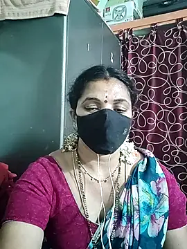 Leela_555 live cam on StripChat