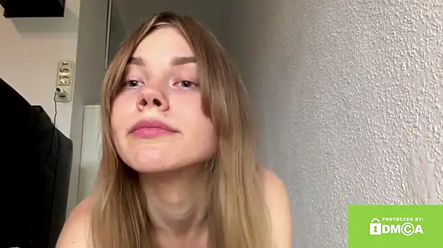 SunnyStrike live cam on StripChat