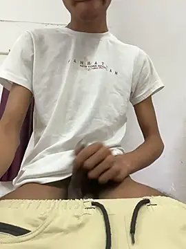 indorecockyboy (M twink) - Cum in public