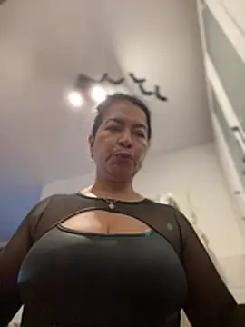 Jlo_69 live cam on StripChat