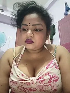 Deborbhavi222 Live Webcam on Stripchat