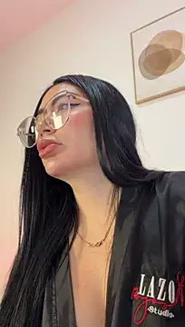 Mia_222 live cam on StripChat