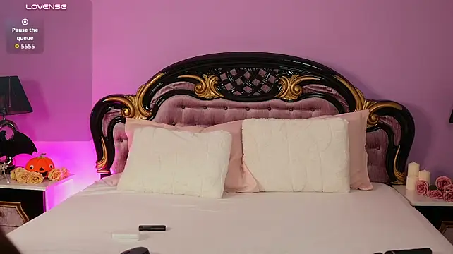 EllaWhiteX live cam on StripChat