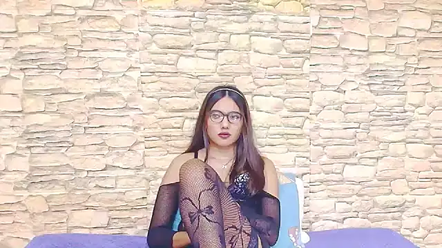 IndianSkies live cam on StripChat