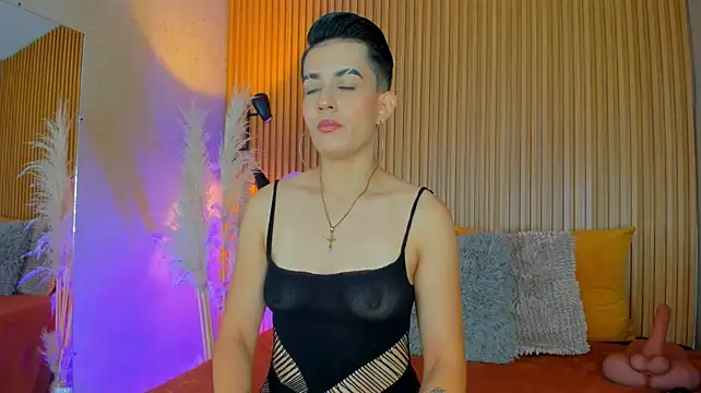 ZoeHenao live cam on StripChat