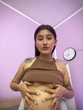 danna-marinn live cam on StripChat