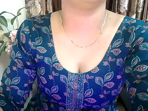 _chitranshi live cam on StripChat