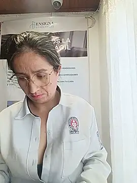 Valentina--1 live cam on StripChat
