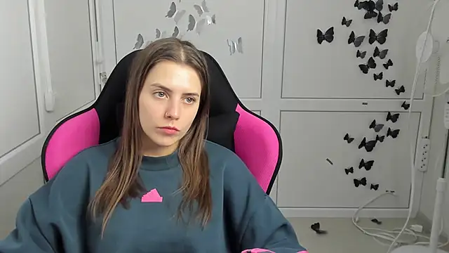 SoftBloomMira live cam on StripChat