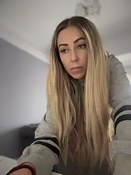 RaquelleDevon live cam on StripChat