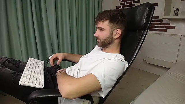 KyloEast live cam preview