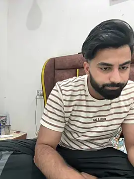 Royalboy_03 live cam on StripChat