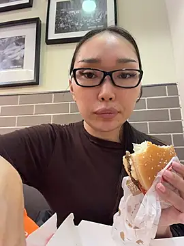 trytomakememoam live cam on StripChat