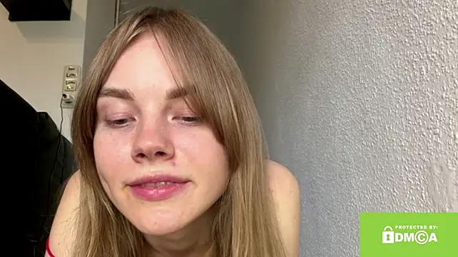 SunnyStrike live cam on StripChat