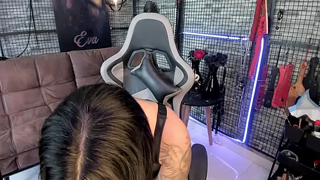 EVA_BDSM live cam on StripChat