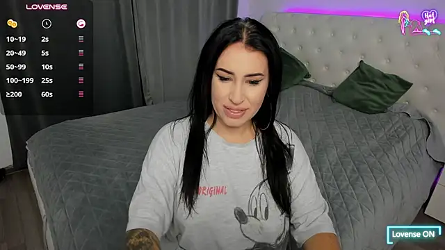 sexymorena23 live cam on StripChat