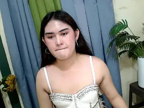 ASIANhotKHRIXZY on Stripchat