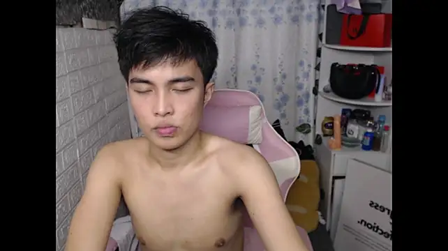 _peachyboyyy live sex cam