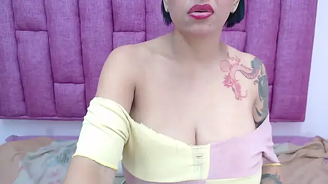 LindaKardi live cam on StripChat