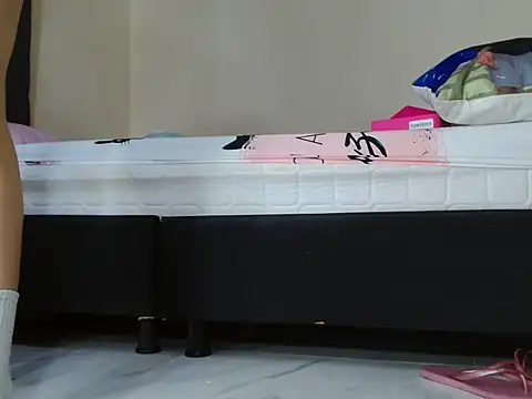 Mia_Laureent live cam on StripChat