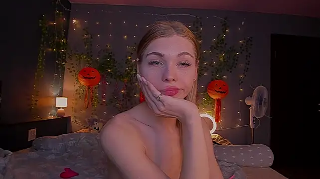 Blondy_Fina live cam on StripChat