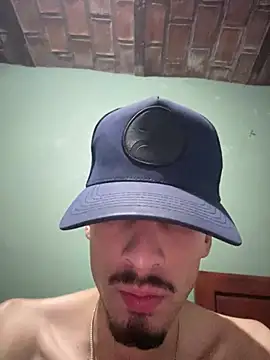 Bratid live cam on StripChat
