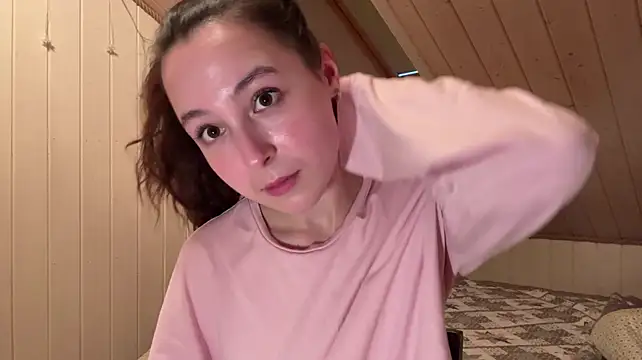 CapriceDinola live cam on StripChat