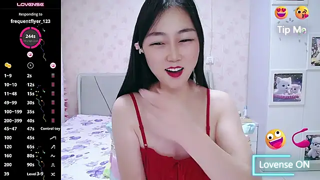 Elvira_baby live cam on StripChat