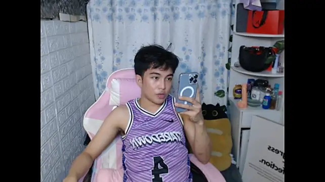 _peachyboyyy live cam preview