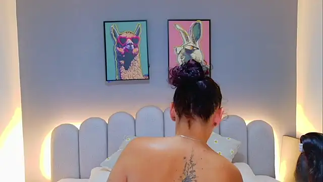 Chloe_and_Scarlett