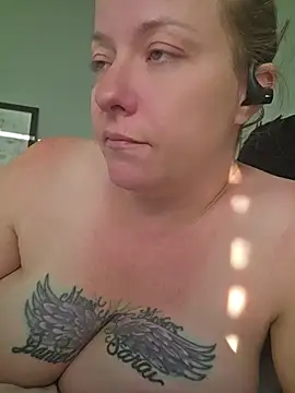 julimonroe live cam on StripChat