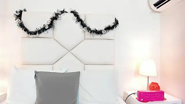 Kiraspell live cam on StripChat