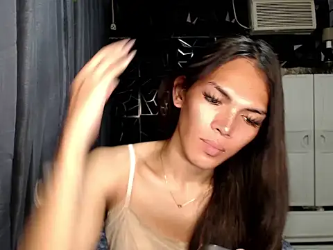 GORGEOUS_CARMEE