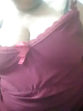 PRIYAHOT99