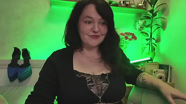 Fluffy_Puffy live cam on StripChat
