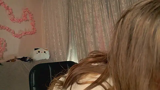 Lilia_blossom live cam on StripChat