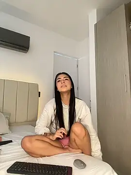 April_Addams69 live cam on StripChat