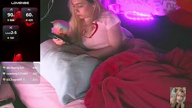 Blondiewithanass