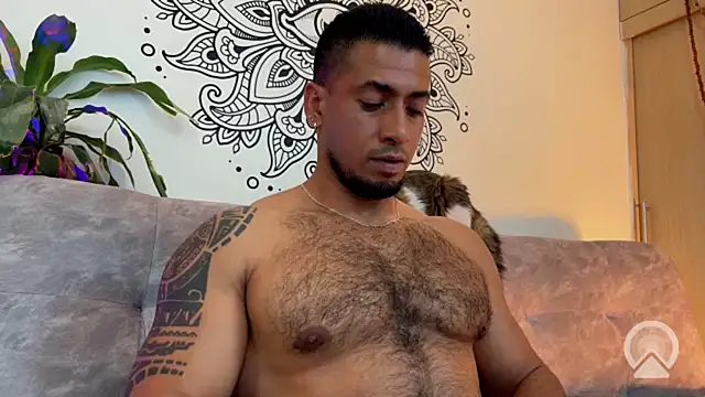 aaroncolombia live cam on StripChat