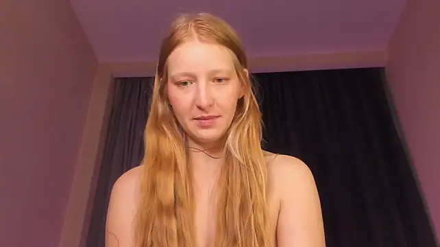 FoxieKiss live cam on StripChat