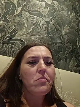 MilaMature live cam on StripChat