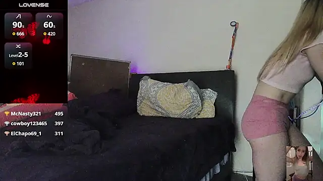 Blondiewithanass