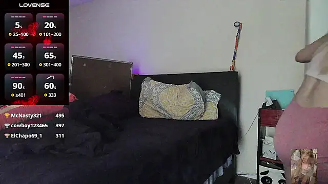 Blondiewithanass