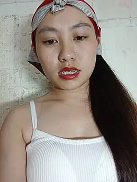 Cherry-squirtt live cam on StripChat