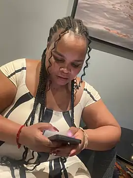 NaughtyKelly28 live cam on StripChat