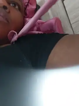 Curveysinaa live cam on StripChat