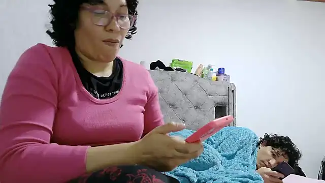 luxandracon23 live cam on StripChat