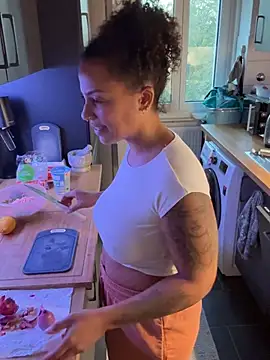 SweetPetiteNoir webcam