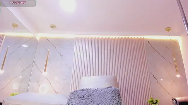 luna_taylorss live cam on StripChat